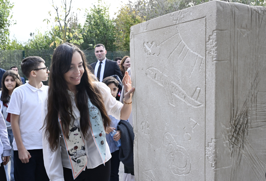 Вице-президент Фонда Гейдара Алиева Лейла Алиева приняла участие в традиционном благотворительном Осеннем фестивале — «Праздник урожая» в Школе AДA (ФОТО)