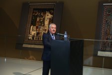 В Баку проходит II Международная конференция по азербайджанскому оружиеведению (ФОТО)
