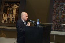 В Баку проходит II Международная конференция по азербайджанскому оружиеведению (ФОТО)