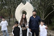 Вице-президент Фонда Гейдара Алиева Лейла Алиева приняла участие в традиционном благотворительном Осеннем фестивале — «Праздник урожая» в Школе AДA (ФОТО)