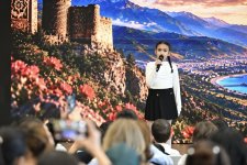 Вице-президент Фонда Гейдара Алиева Лейла Алиева приняла участие в традиционном благотворительном Осеннем фестивале — «Праздник урожая» в Школе AДA (ФОТО)