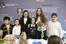 Вице-президент Фонда Гейдара Алиева Лейла Алиева приняла участие в традиционном благотворительном Осеннем фестивале — «Праздник урожая» в Школе AДA (ФОТО)
