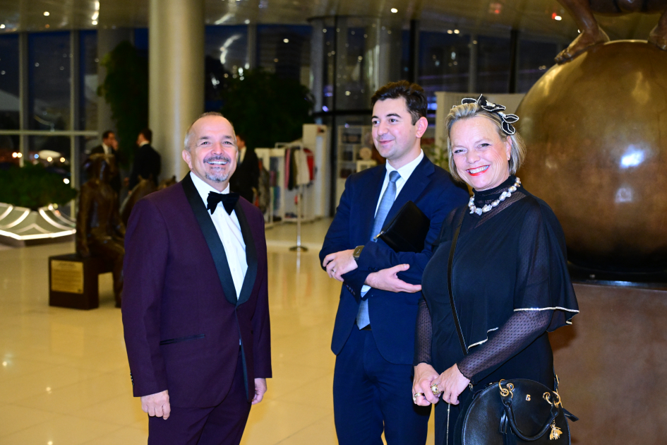 Вице-президент Фонда Гейдара Алиева Лейла Алиева и Алена Алиева приняли участие в официальном открытии Art Weekend (ФОТО)