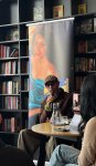 Она продолжает говорить… В Баку представили книгу стихов трагически погибшей Влады Ахундовой (ФОТО)