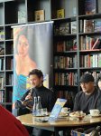 Она продолжает говорить… В Баку представили книгу стихов трагически погибшей Влады Ахундовой (ФОТО)