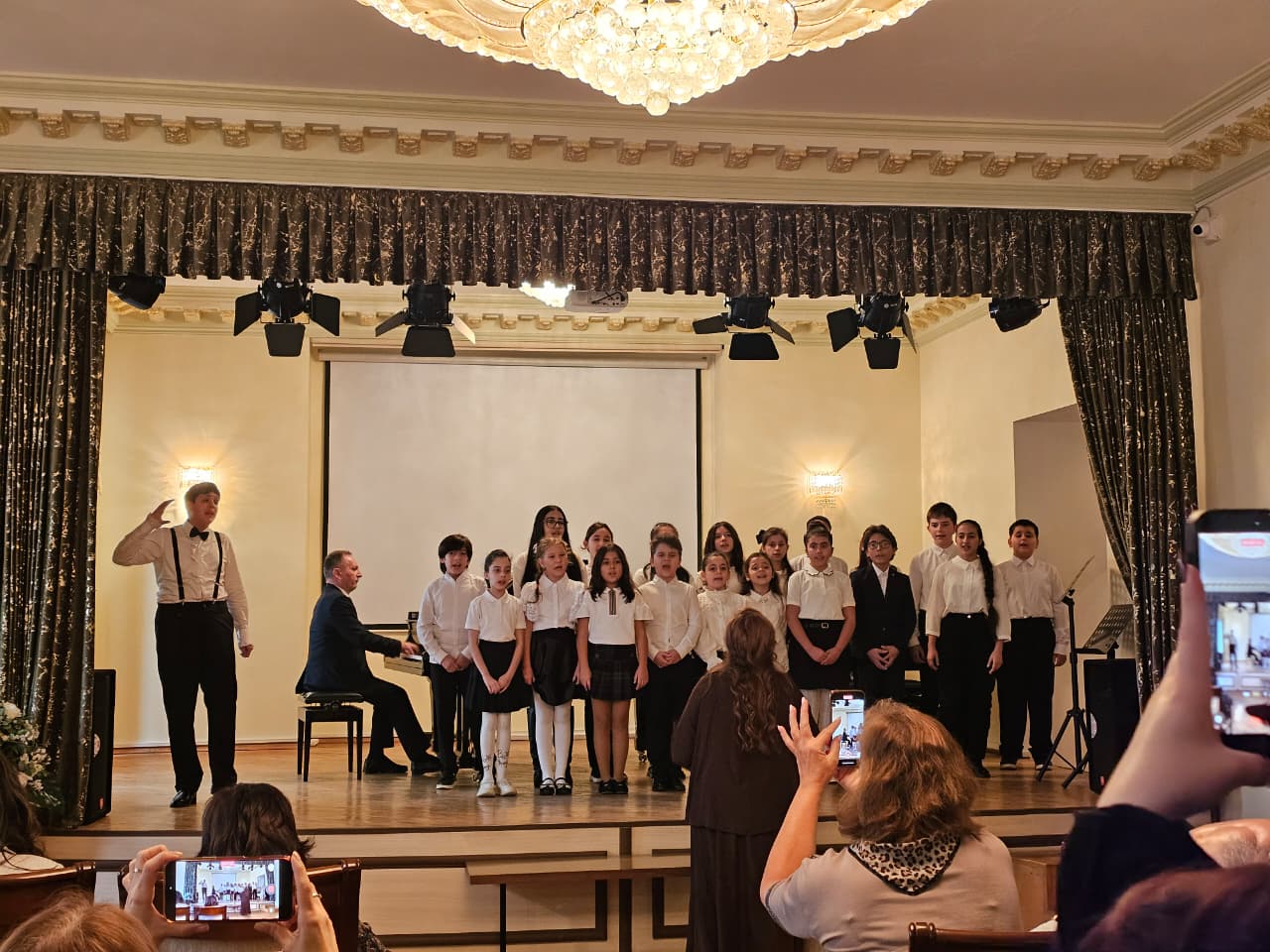 В Баку состоялся концерт детских песен "От пера - к нотам" (ФОТО)