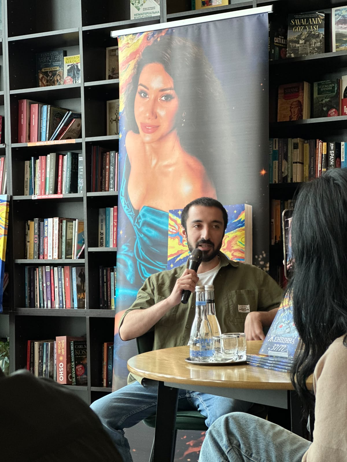 Она продолжает говорить… В Баку представили книгу стихов трагически погибшей Влады Ахундовой (ФОТО)