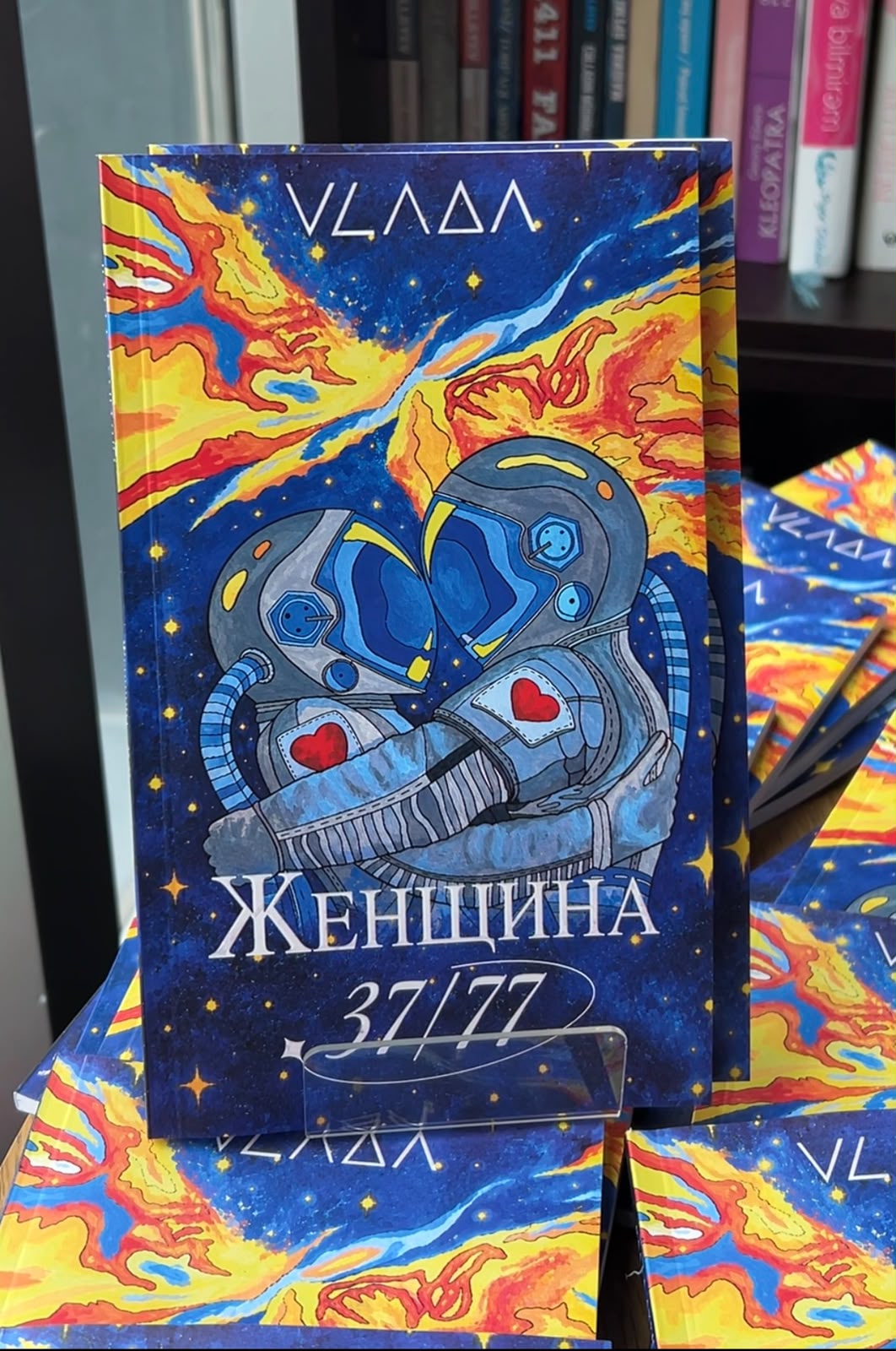 Она продолжает говорить… В Баку представили книгу стихов трагически погибшей Влады Ахундовой (ФОТО)